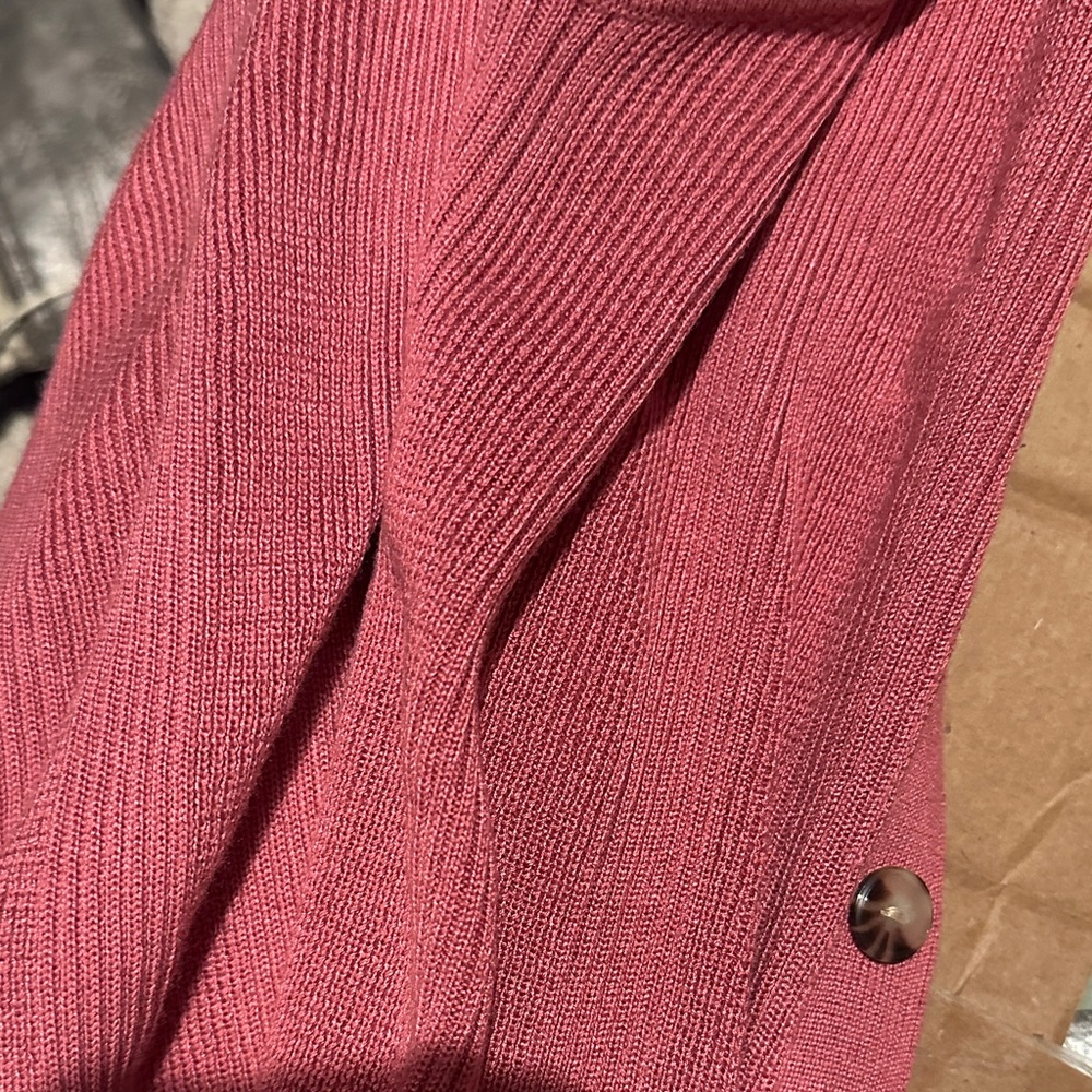 Alex Marie Sleeveless Button-Down Top - Picture 5 of 5